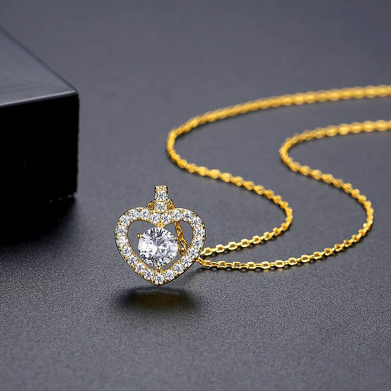 Luxury Fashion Women Bling Romantic Elegant Jewelry Girls Cubic Zircon Love Heart Pendant Ladies Shining Necklaces Wedding Gifts