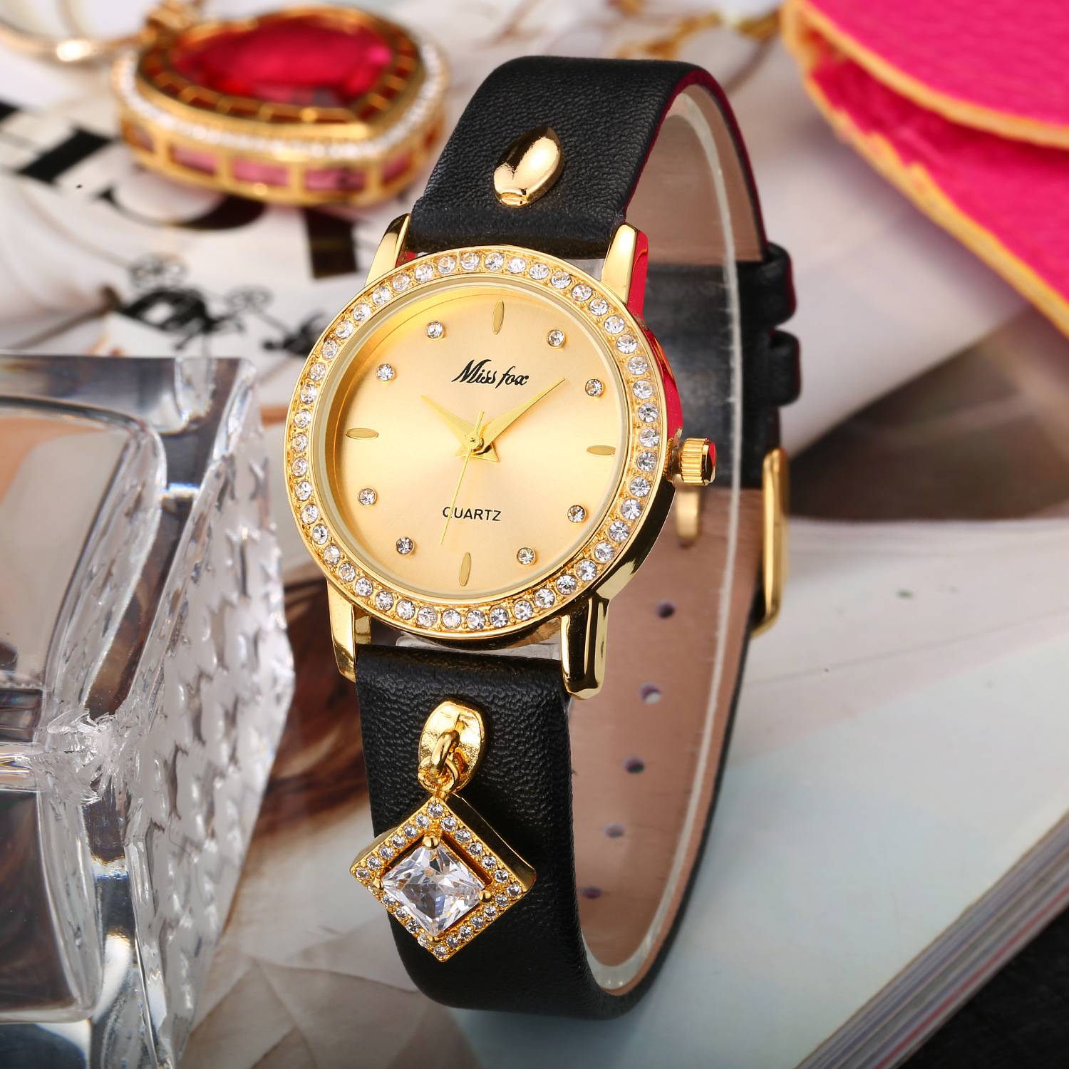 新女子时尚休闲手表石英手表钻石皮革手表不锈钢女性手表