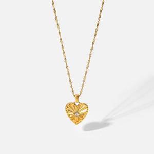 18K Gold Plated Fluted Fan Shaped Zirconia Heart Pendant Necklaces for Women Fashion INS Stainless Steel Necklace Party Jewelry