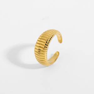 High Quality Waterproof 18K Gold IP Plating Croissant Finger Rings Stainless Steel Striped Chunky Ring Women Accessories Jewelry