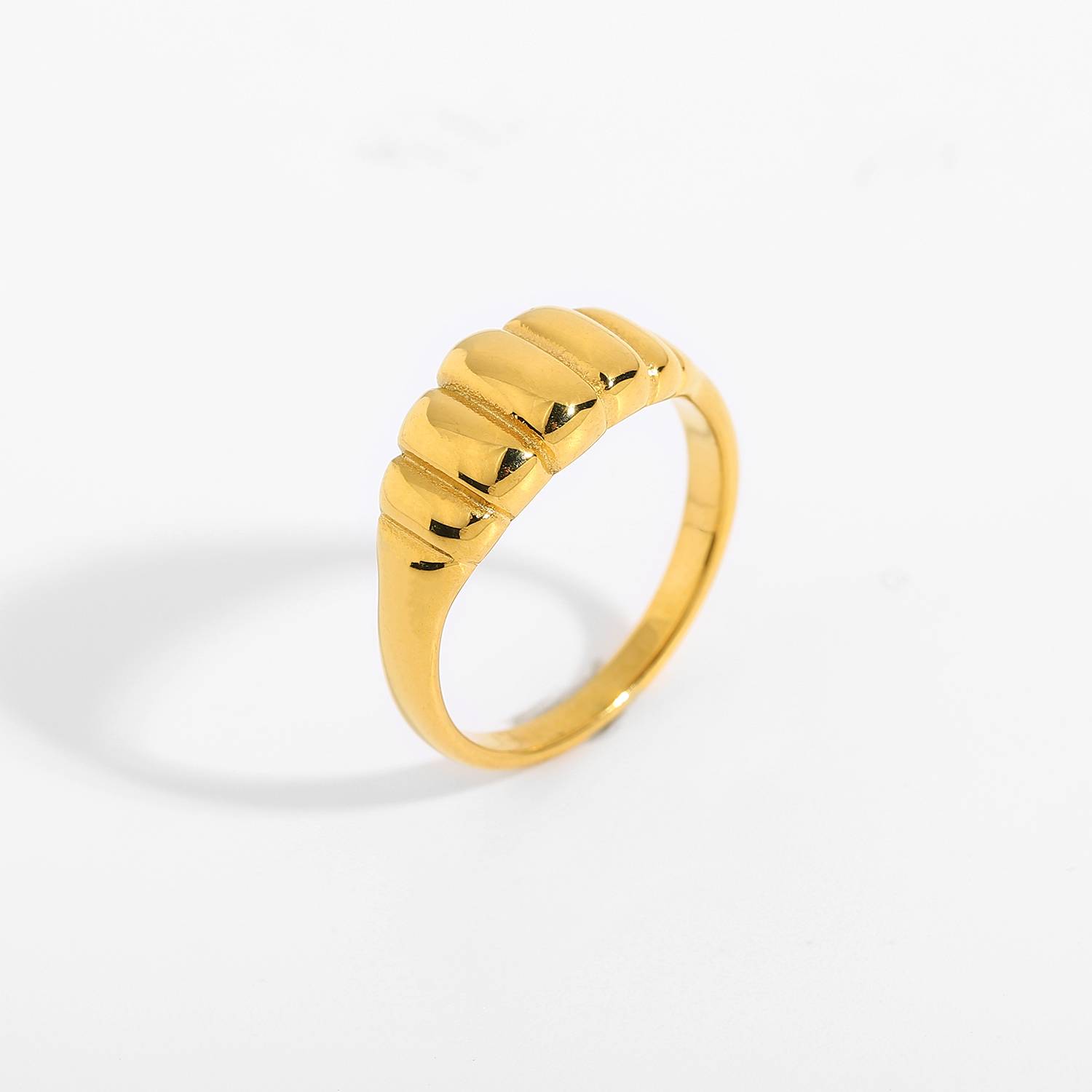 欧美INS风格层次纹路光面圆形牛角包戒指电镀18k金色不锈钢戒指环
