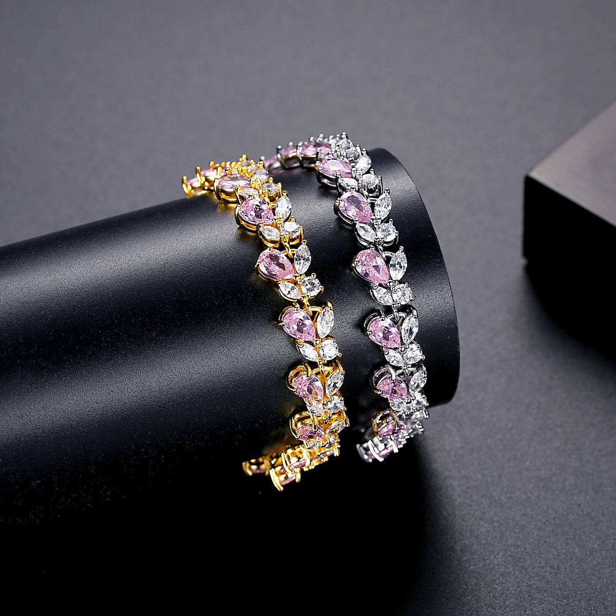 High Quality Luxury Waterdrop Cubic Zirconia Leaf Pattern Bracelet Ladies Shiny Horseeye Zircon Wedding Party Hand Chain Jewelry