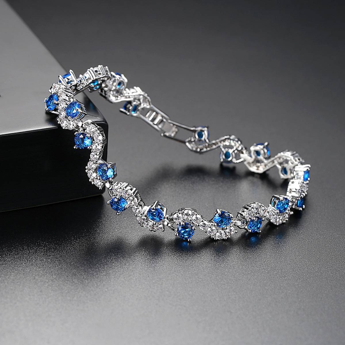 High Quality Luxury Women Wave Design CZ Crystal Bracelet Fashion Ladies Full Cubic Zirconia Engagement Party Hand Chain Jewelry