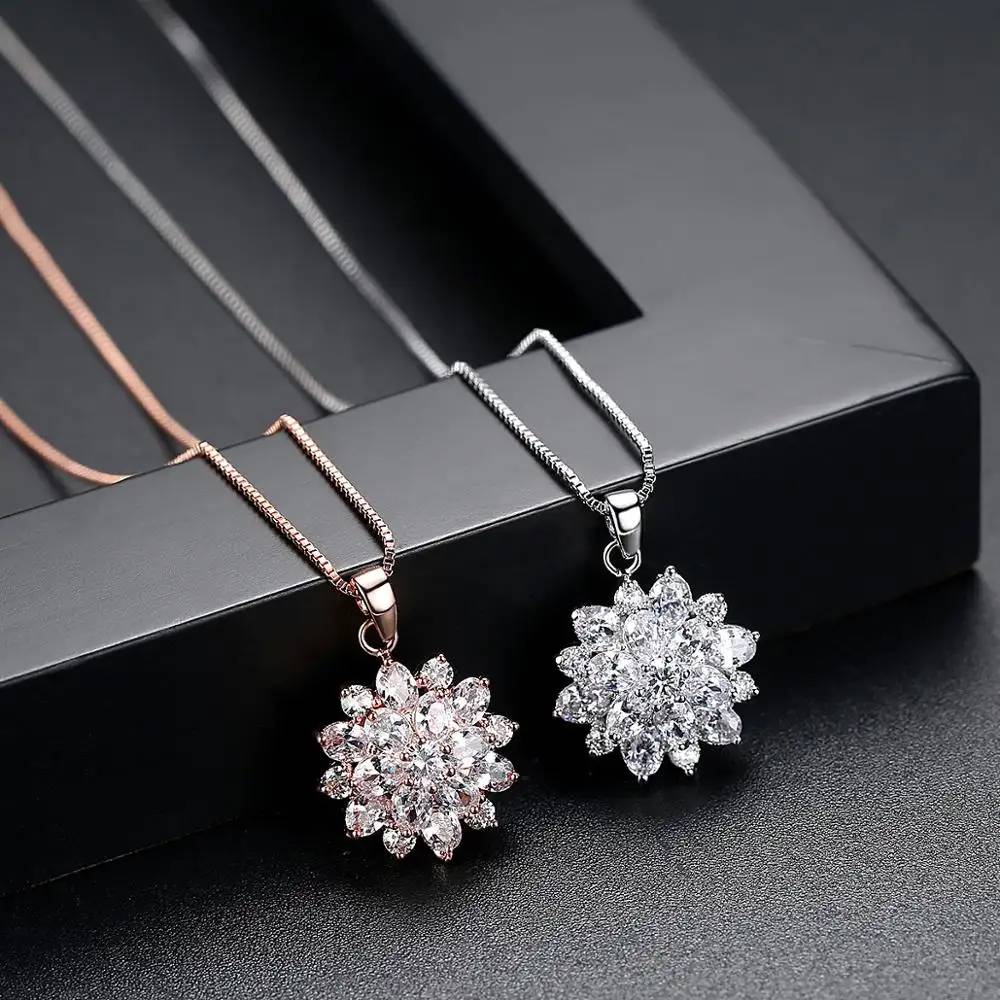 New Luxury Elegant Ladies Flower Pendant Necklace Trend Girls Shining Snow Charm Chain Necklaces High Quality Woman Neck Jewelry