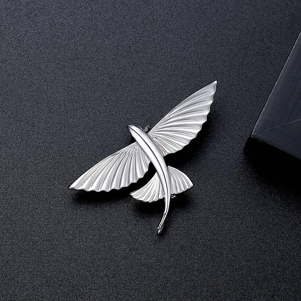 Luxury Flying Fish Designs Breastpin Exquisite Wedding Clothes Lapel Pins High Quality Ladies Fashion Simple Suit Brooch Jewelry