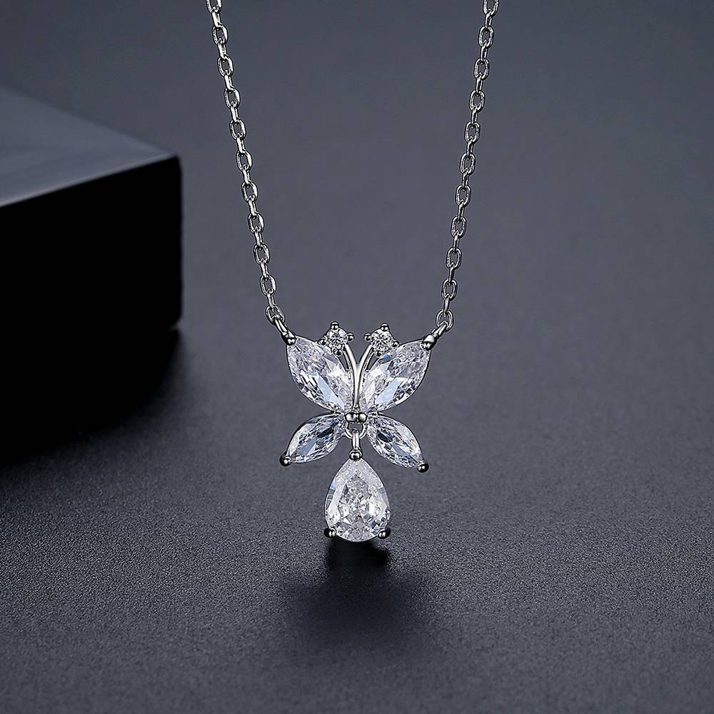 Luxury Elegant Ladies Butterfly Pendant Necklace Trend Girls Shining CZ Charm Chain Necklaces High Quality Woman Wedding Jewelry