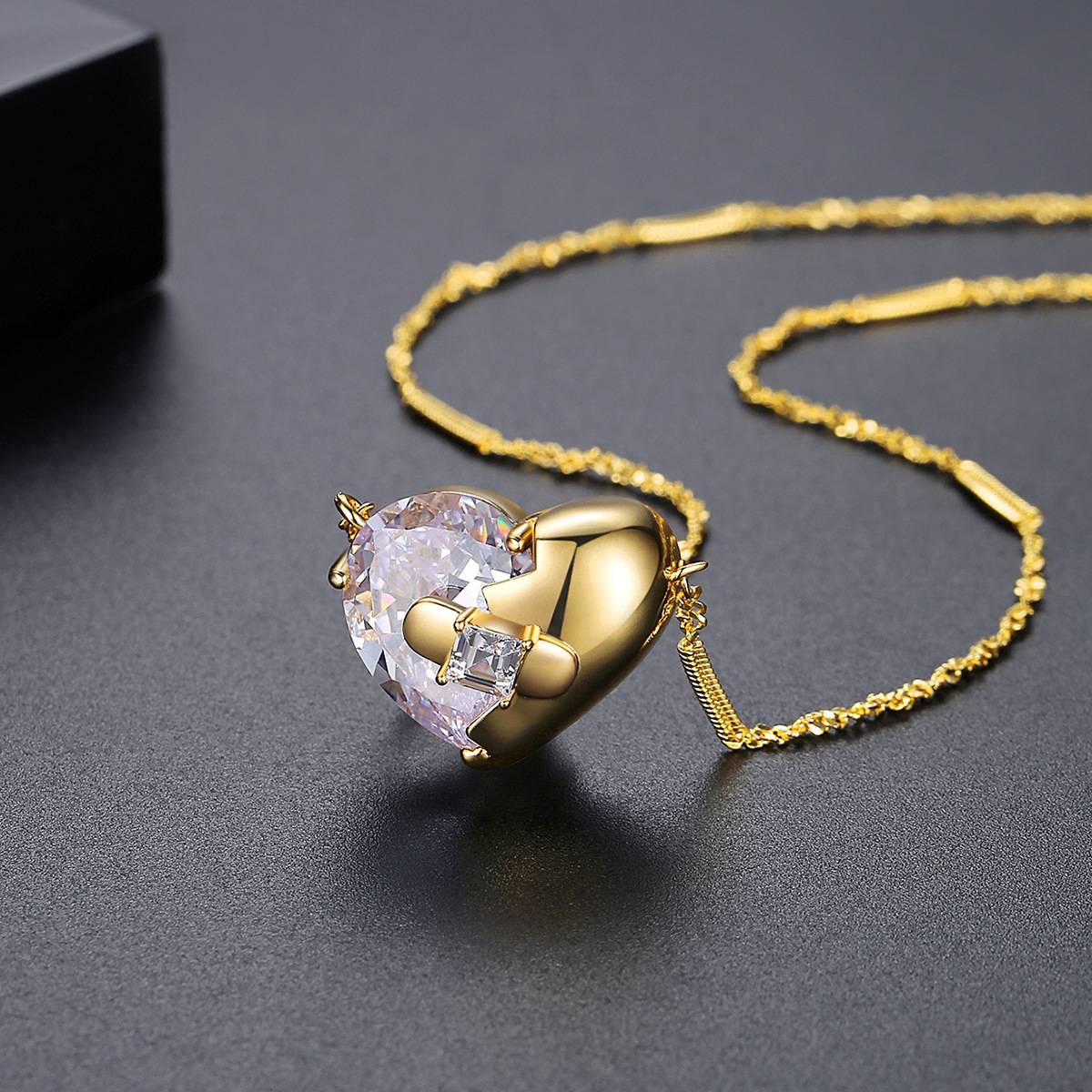 Luxury Dainty Ladies Elegant Necklace Trend Girls Shining Cubic Zircon Heart Charm Chain Necklace Top Quality Woman Neck Jewelry