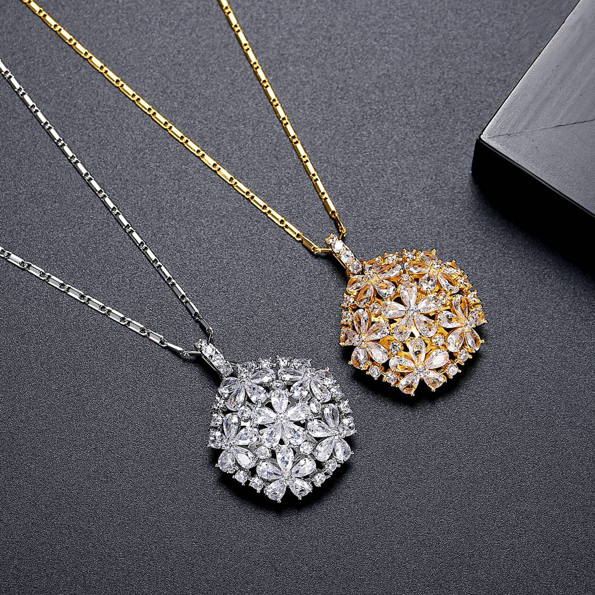 Luxury Ladies Elegant Hollow Flower Design Pendant Necklace Trend Girls Shining Cubic Zircon Charm Chain Necklaces Women Jewelry
