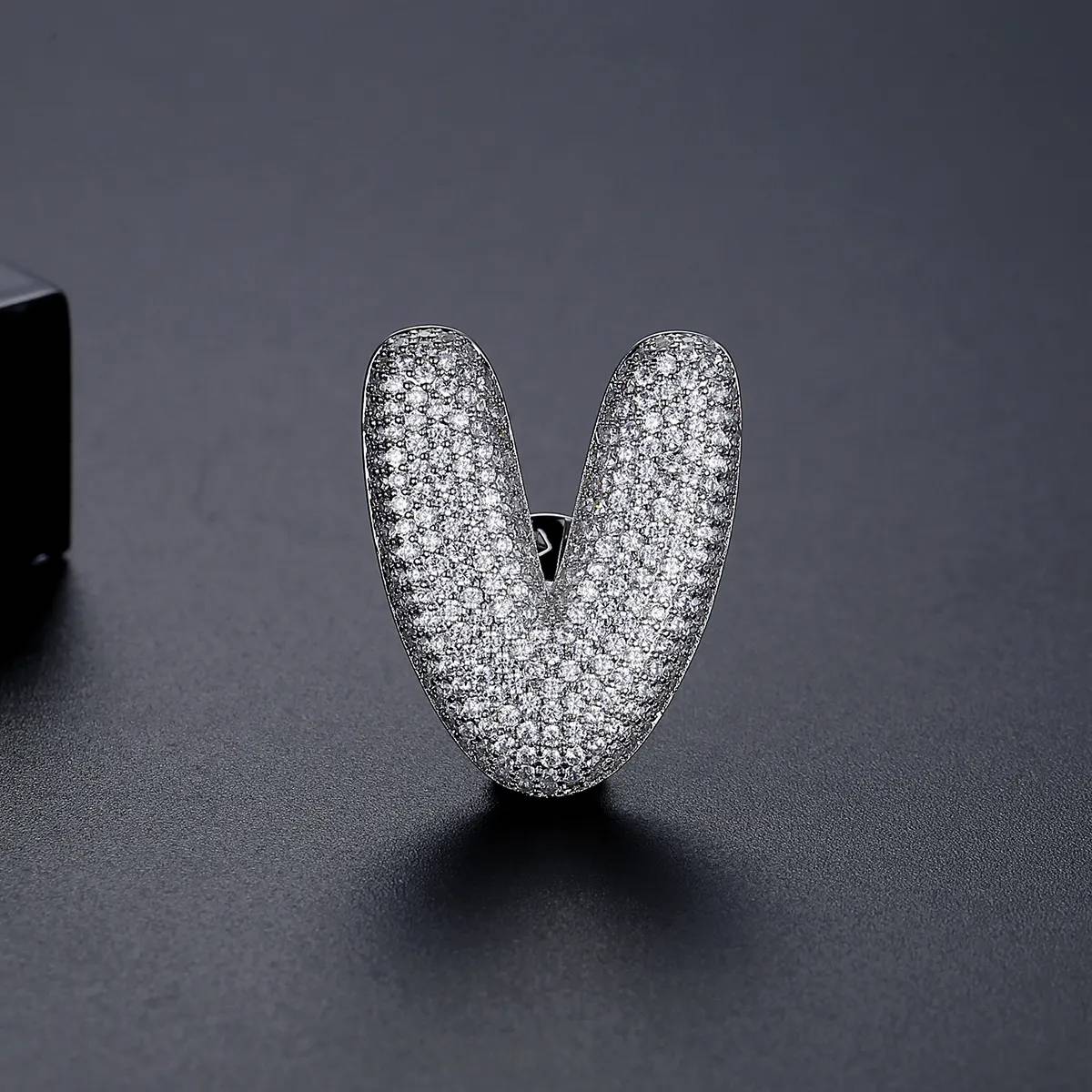 Luxury Exquisite Cute Bridal Alphabet Breastpin Wedding Clothes Jewelry Gift Woman Fashion Trendy Letter Design Lapel Pin Brooch